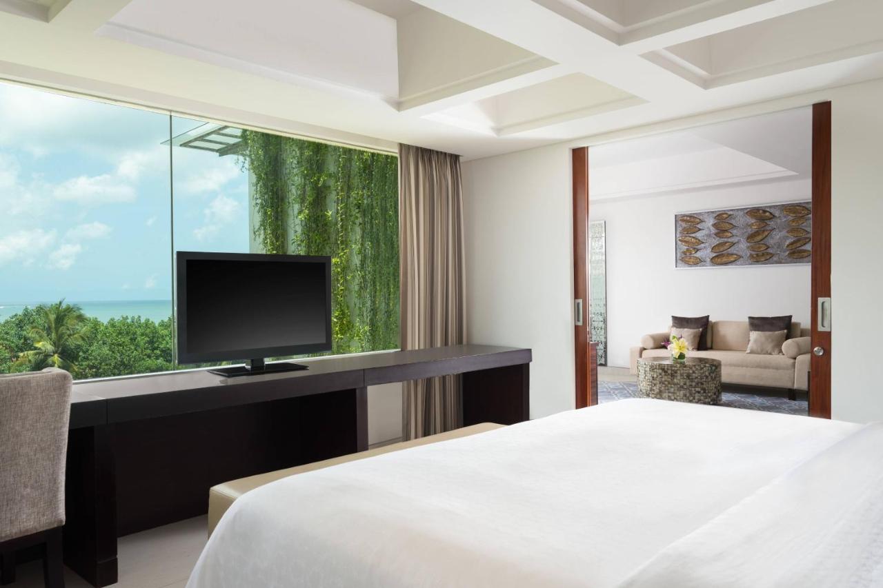 Sheraton Bali Kuta Resort Exteriér fotografie A bedroom at the hotel