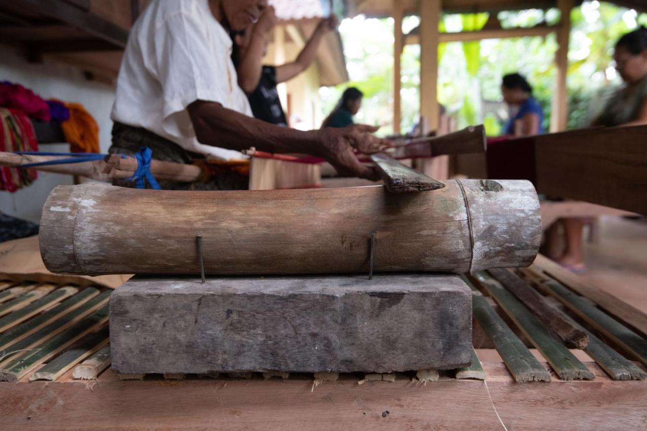 Sheraton Bali Kuta Resort Exteriér fotografie Bamboo being split with a knife
