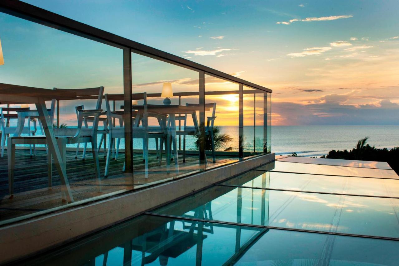Sheraton Bali Kuta Resort Exteriér fotografie Sunset at the Sky Bar