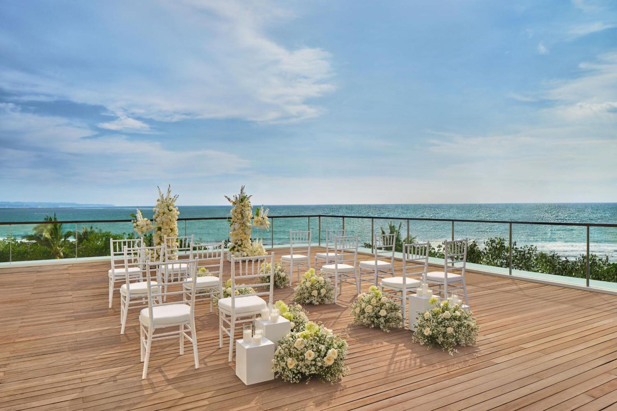 Sheraton Bali Kuta Resort Exteriér fotografie The rooftop of the hotel