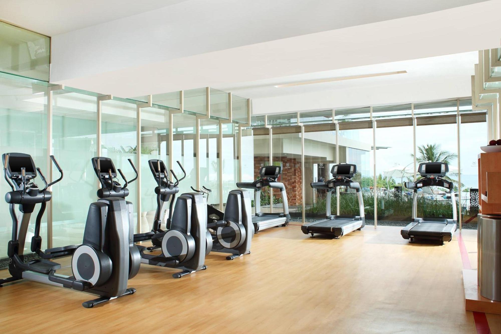 Sheraton Bali Kuta Resort Exteriér fotografie The gym at the hotel