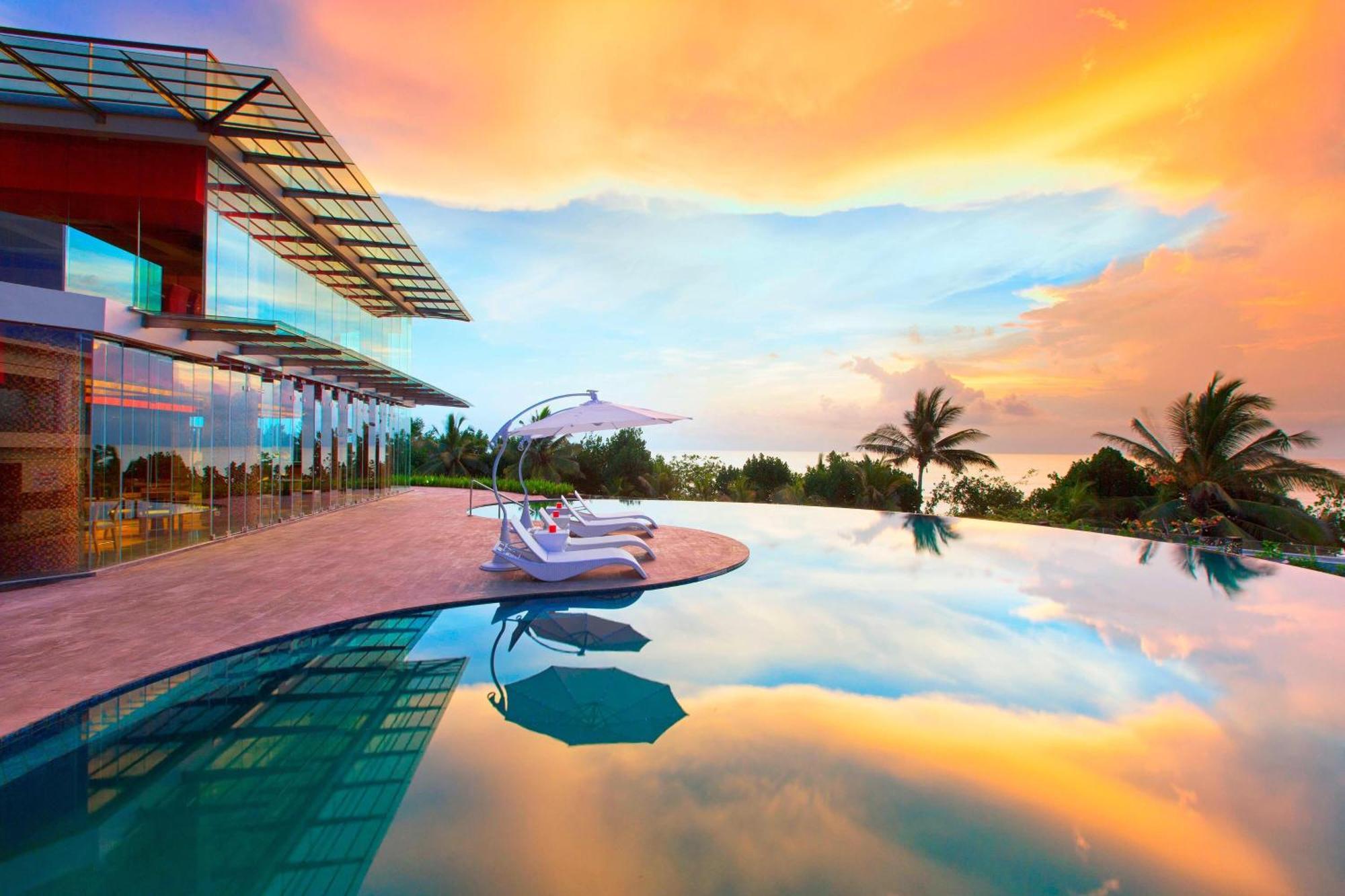 Sheraton Bali Kuta Resort Exteriér fotografie Infinity pool at the Alila Villas Uluwatu, Bali, Indonesia