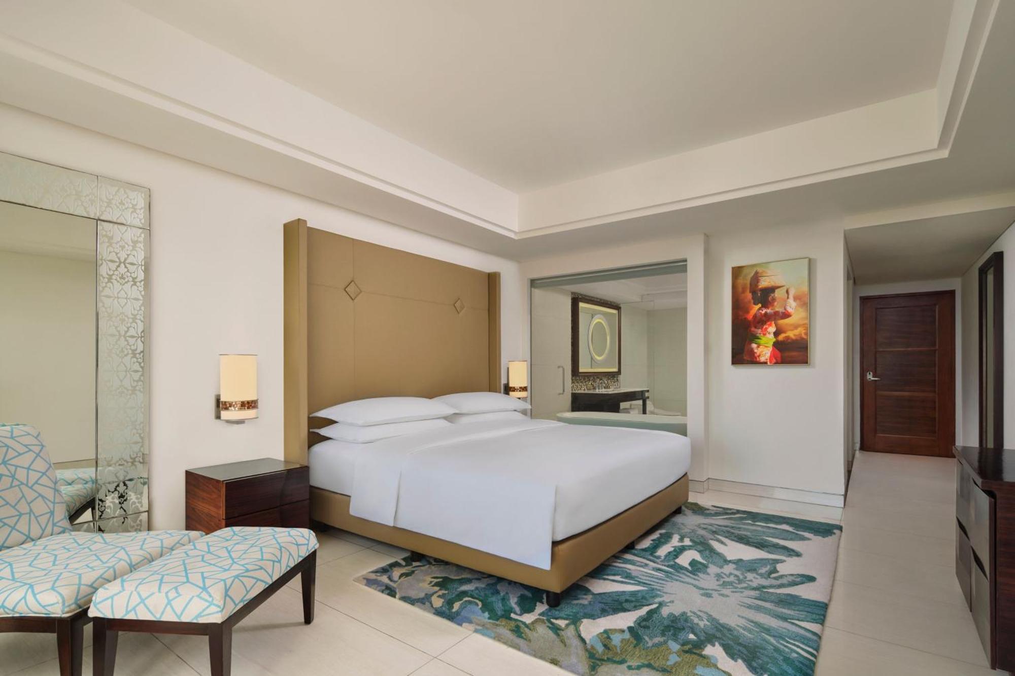 Sheraton Bali Kuta Resort Exteriér fotografie A bedroom at the hotel
