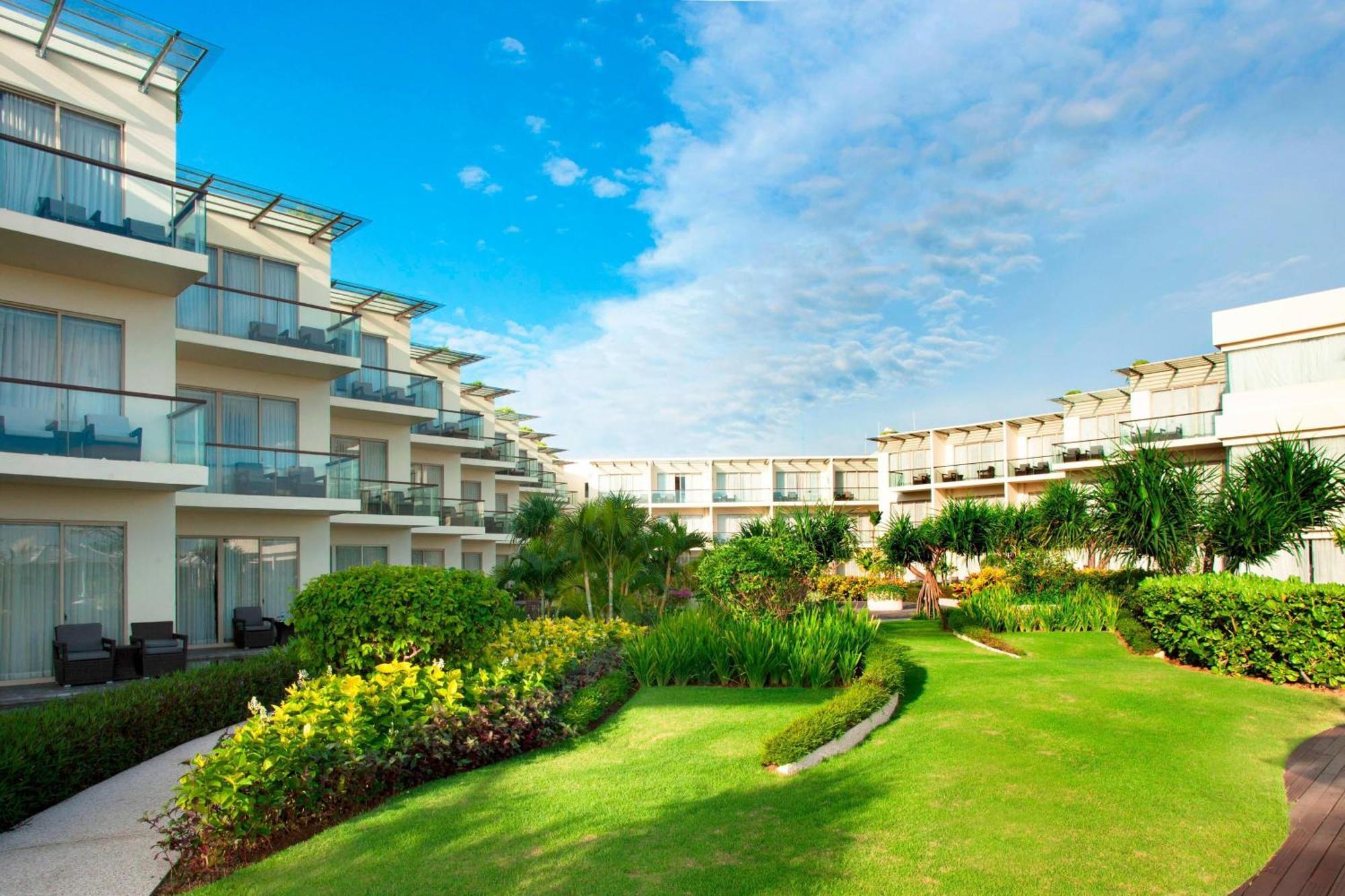 Sheraton Bali Kuta Resort Exteriér fotografie The Westin Playa Mujeres Golf Resort & Spa, located in Playa Mujeres, Quintana Roo, Mexico.